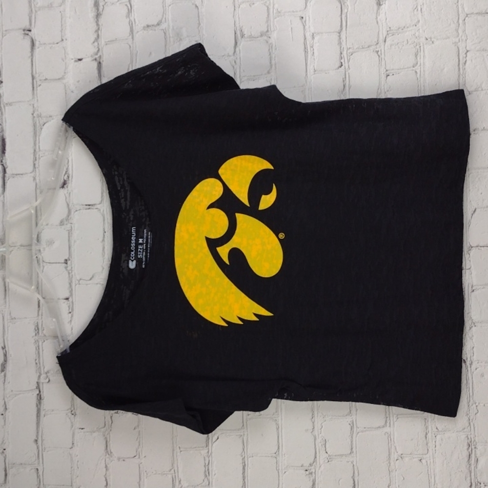 Cropped Iowa Hawkeyes T-shirt M Iowa Girl